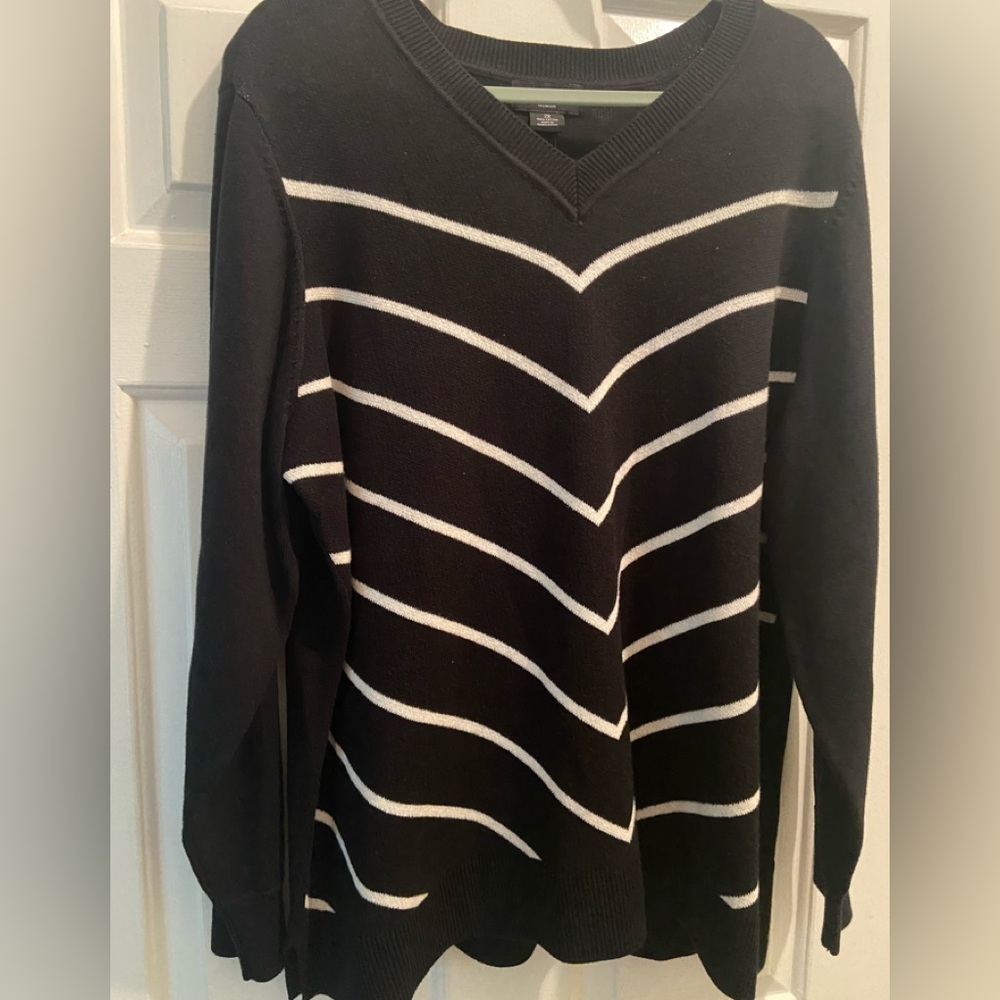 Liz Claiborne 2X NWT V-Neck Beautiful Sweater in Black with White Stripes
